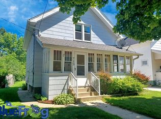 713 N 5th St, Manitowoc, WI 54220