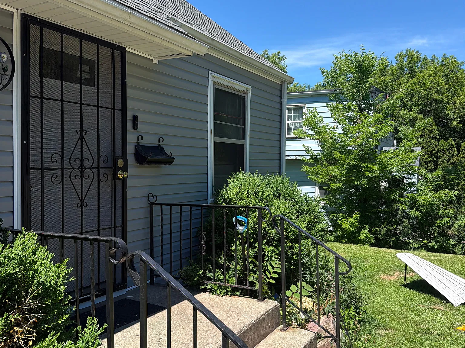 3 bed, 950 sqft, $1,300 — Photo 2