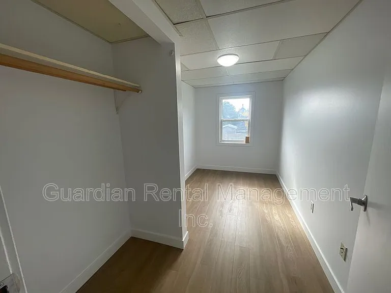 245 McIntyre St #2 — Photo 12