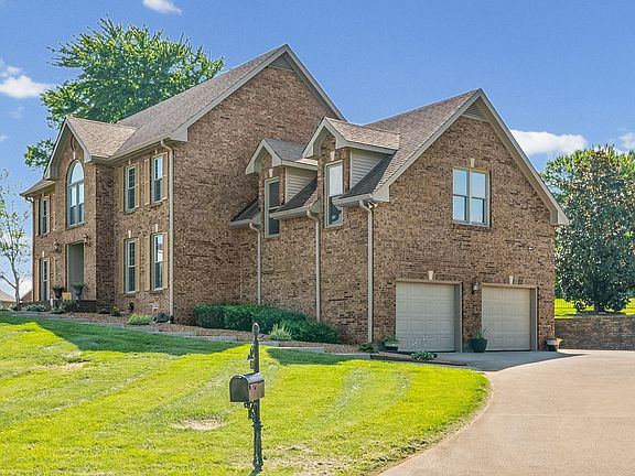 3rd image of 215 Avignon Way