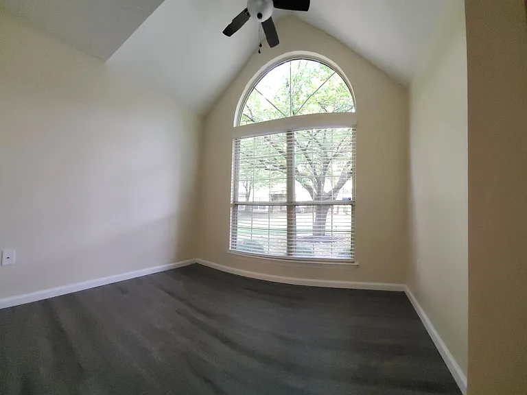 1011 Foxmeadow Dr — Photo 6