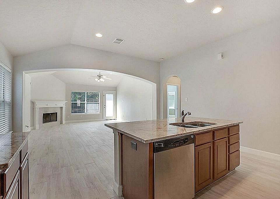 1st image of 42 N Spinning Wheel Cir