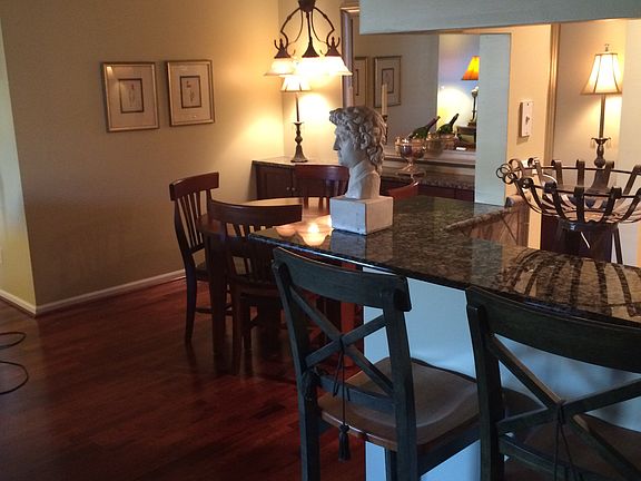 Snack bar/dining room 