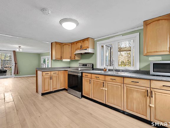 3rd image of 4 Whalehead Road