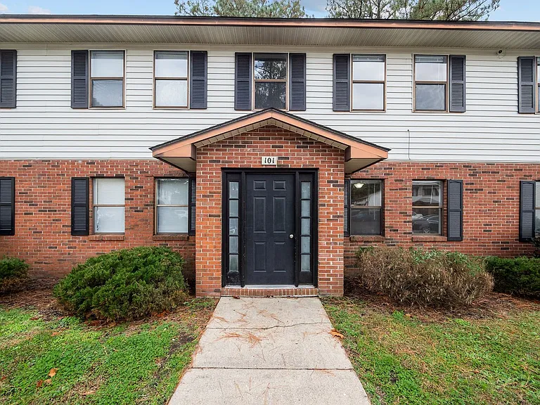 101 Ravenwood Dr #B — Photo 1