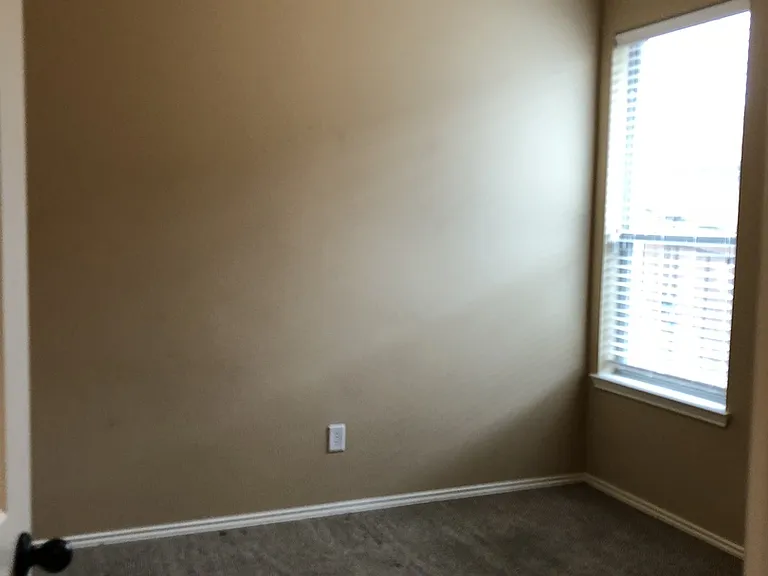 2305 Wood River Pkwy — Photo 4