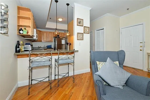 2 bed, 2.0 bath, 1318 sqft, $4,350 — Photo 2