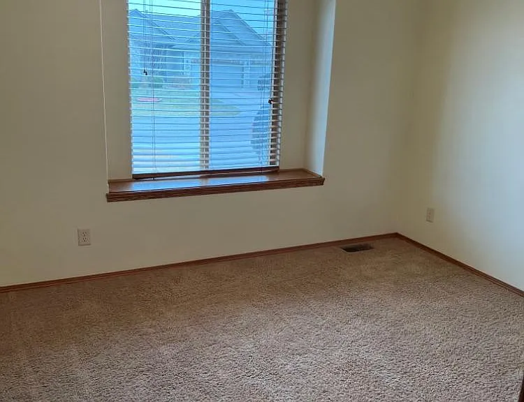 715 S Peckham Ct — Photo 8