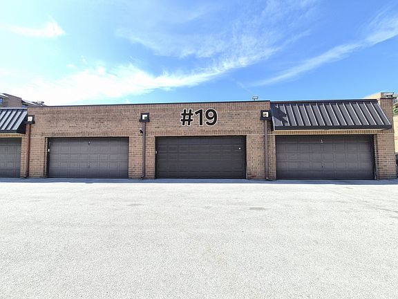 2nd image of 6050 Lake Bluff Dr Unit 201