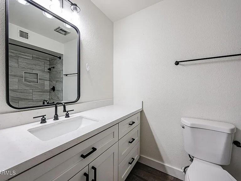 1803 W Maryland Ave — Photo 30