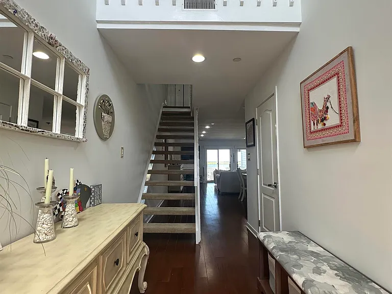 2204 East Dr #2204 — Photo 2