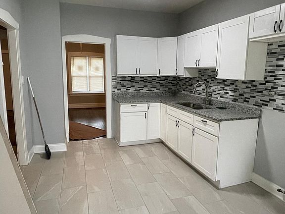 4th image of 8026 S Marquette Ave