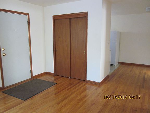 4th image of 1403 Rosemary Ln #B