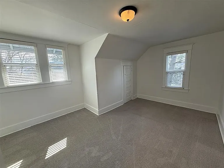 8111 SW Capitol Hwy — Photo 11