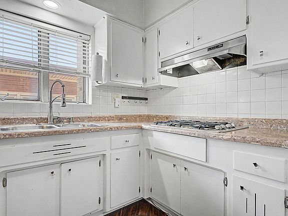 4th image of 1630 E 92nd Pl