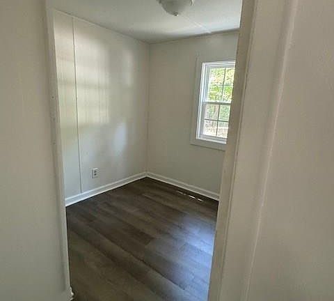 4th image of 1000 Hawthorne Dr