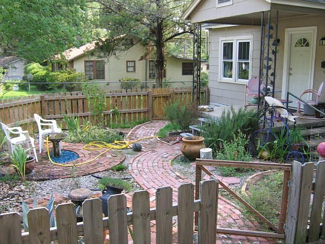 fenced front yard/brickwork