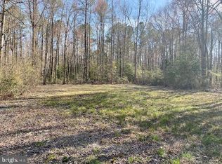 70 Pinewood Ln, Colonial Beach, VA 22443