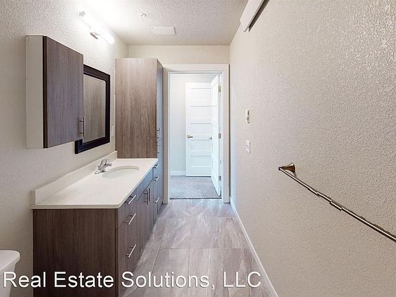 5th image of 417 E Fremont St #1