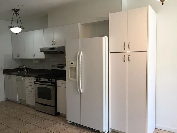 5th image of 3089 31st St APT 1