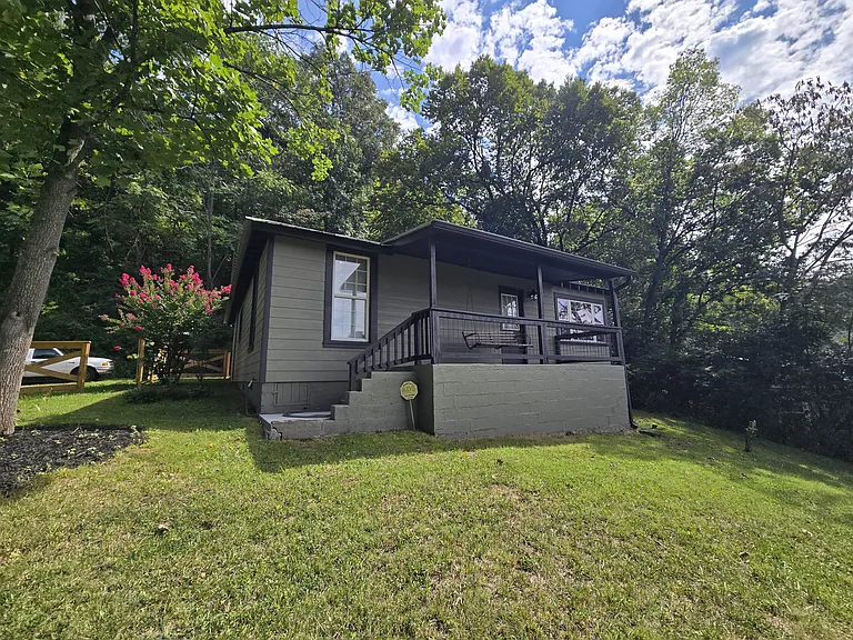 713 W Bell Ave — Photo 1