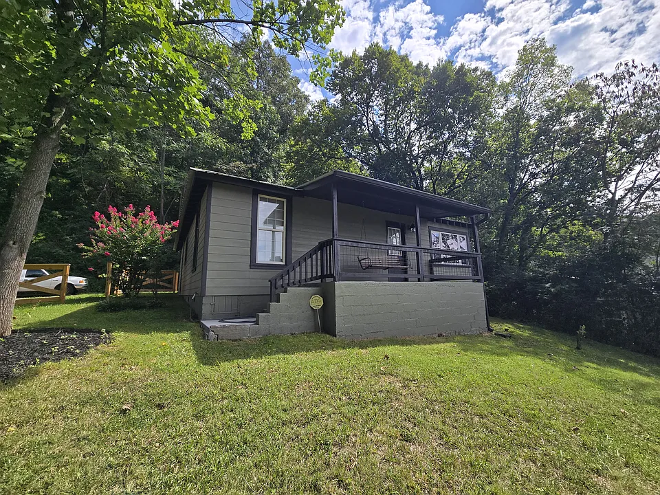 713 W Bell Ave
