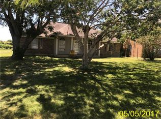 1810 Pine St, Hearne, TX 77859