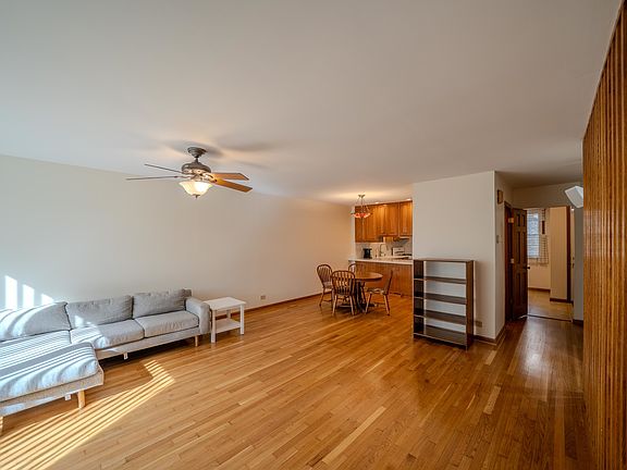 2nd image of 932 E 55th St