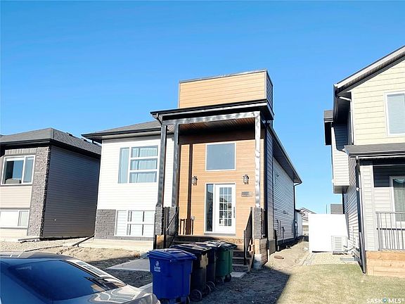 2nd image of 411 McArthur Cres
