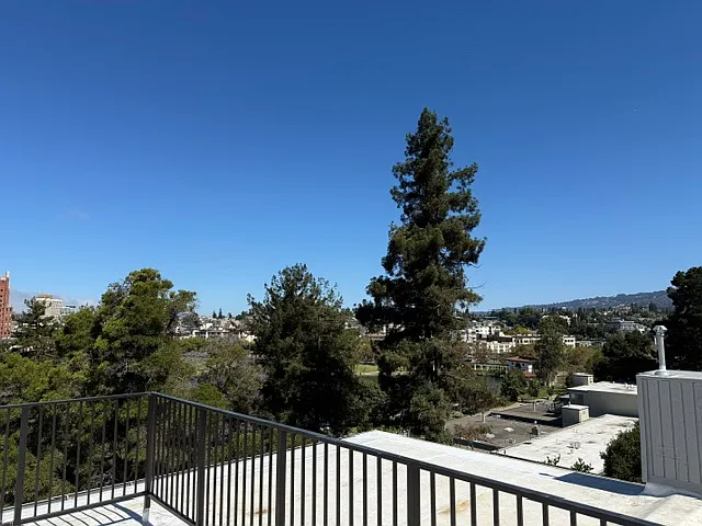 4 bed, 1800 sqft, $6,500 — Photo 2