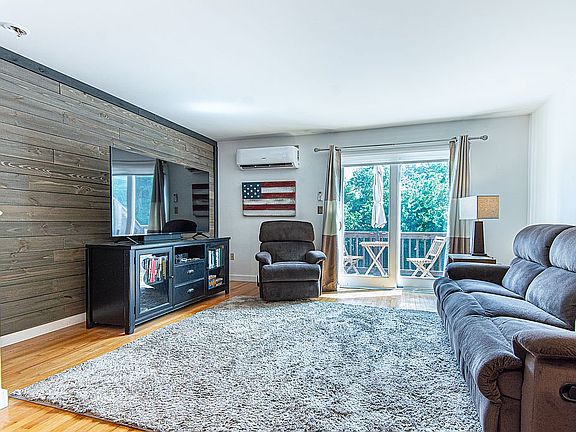 2nd image of 21 Sterling Dr APT 4
