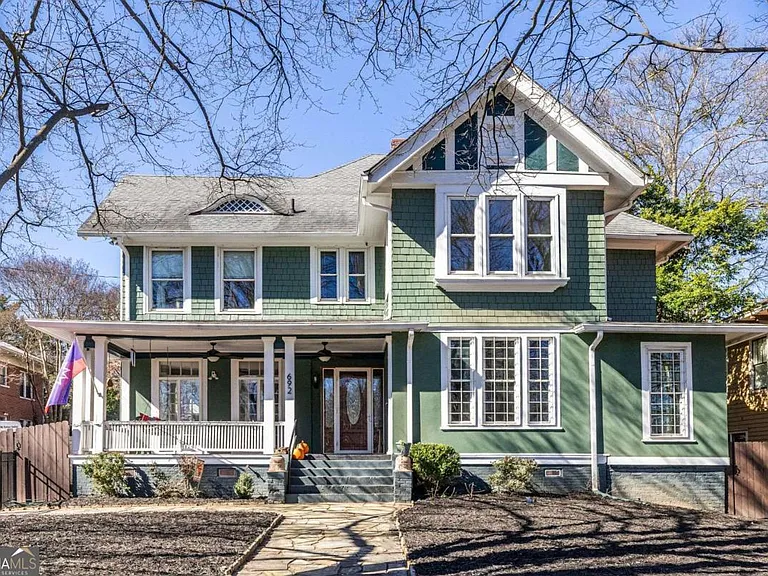692 Myrtle St NE — Photo 1
