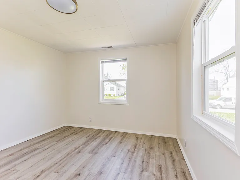 2104 N Hollywood Ave — Photo 16