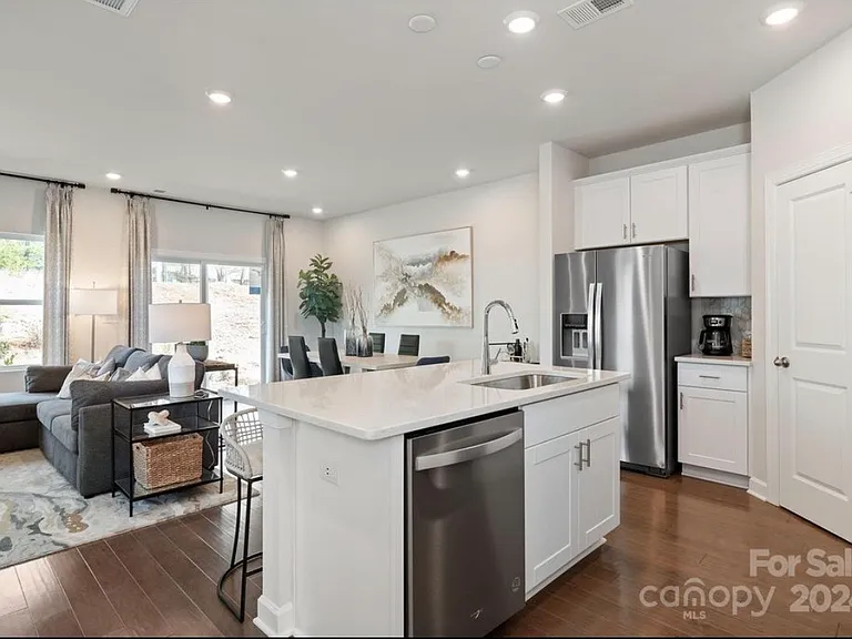 1652 Village Grove Ln — Photo 1