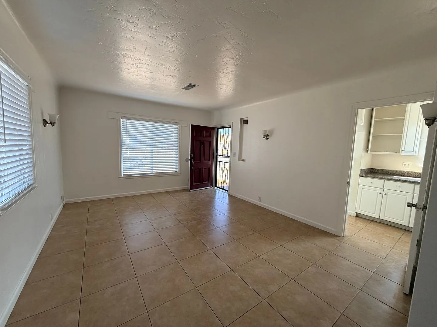 33 W Curtis St — Photo 4