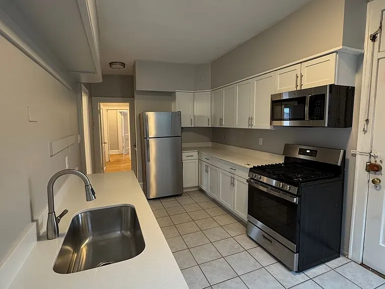 605 Hinman — Photo 64