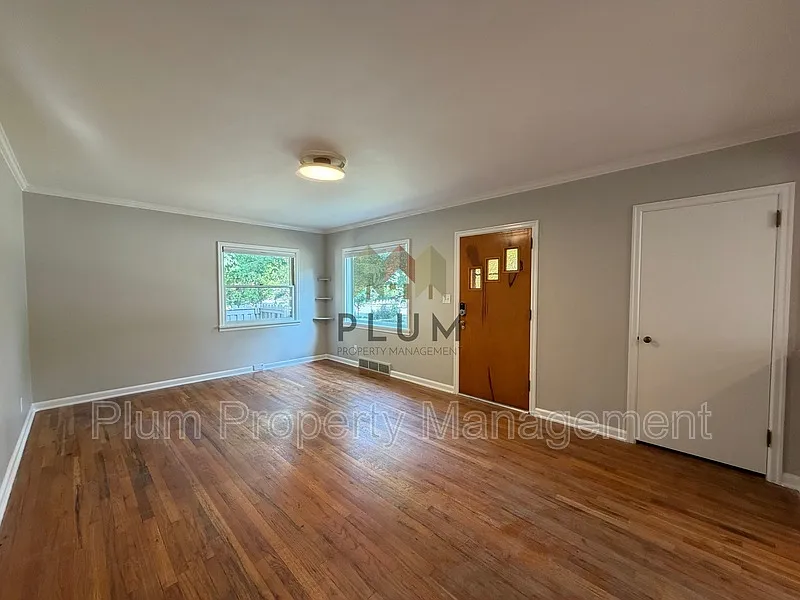 4 bed, 2.0 bath, 1780 sqft, $3,250 — Photo 2