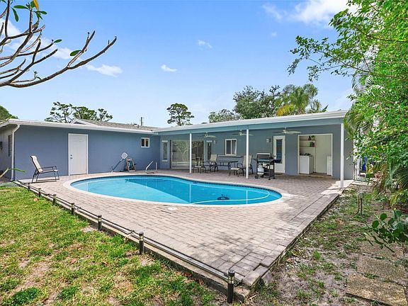 5th image of 2255 SW 33rd Avenue