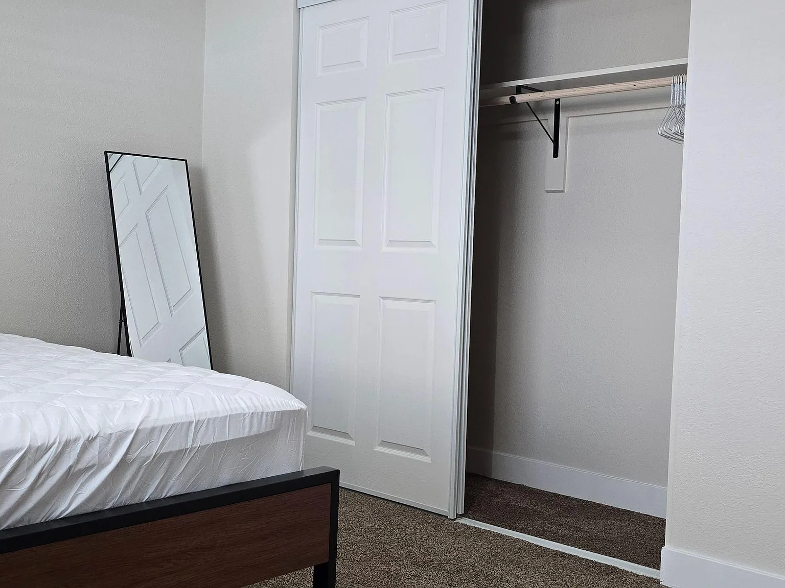 4 bed, 3.0 bath, 2137 sqft, $1,356 — Photo 4