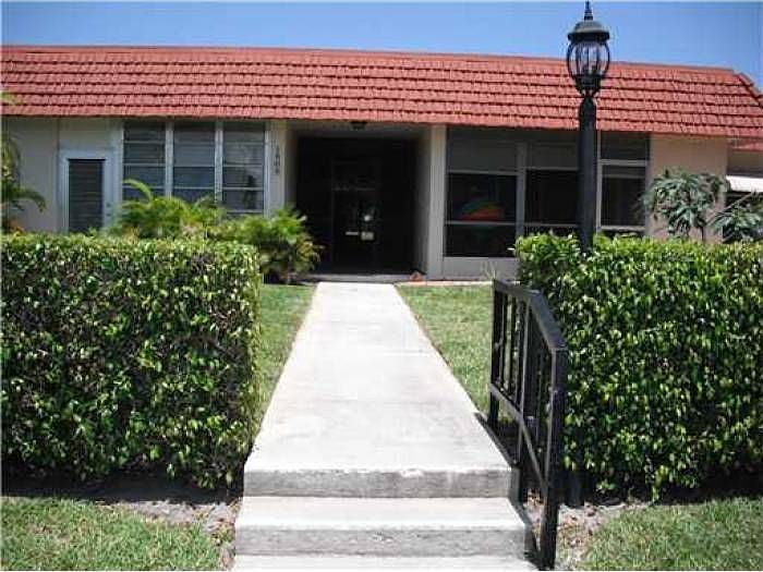 1st image of 1900 Palmland Dr #2