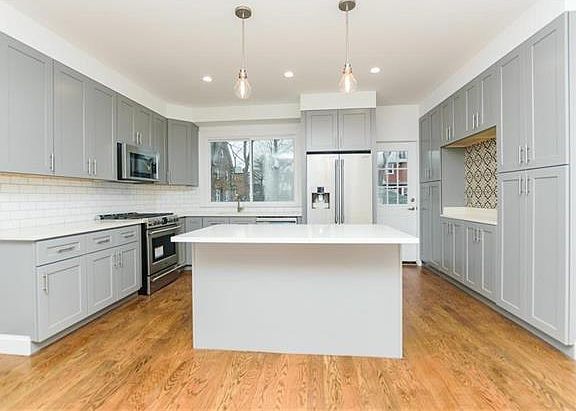 3rd image of 6134 Liebig Ave