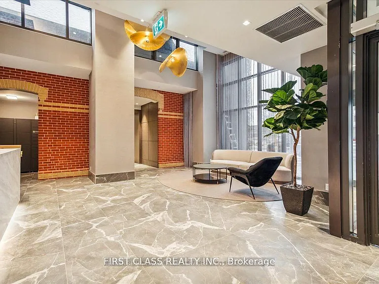 286 Main St #913 — Photo 2