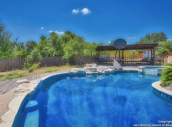 2nd image of 118 Canyon Cir