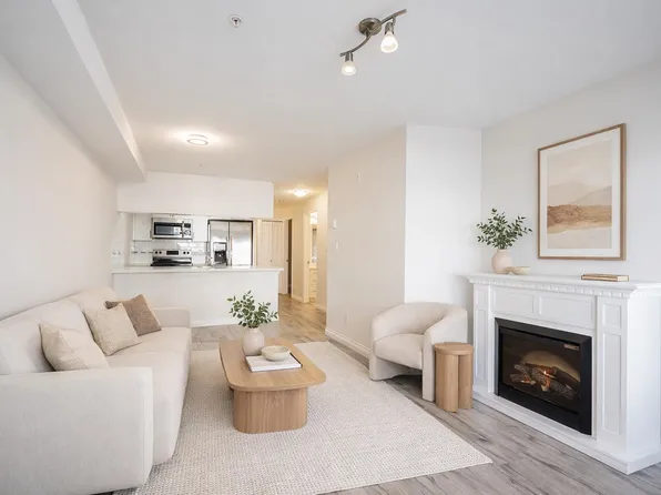 5650 201a St #215, Langley, BC V3A 0B3