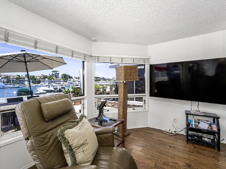 805 N Bay Front — Photo 14