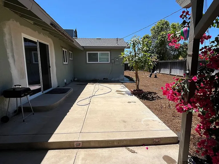 401 N Santa Ana St — Photo 21