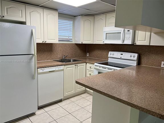 5th image of 8290 Lake Dr APT 123