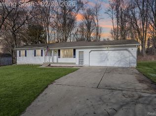 4435 Meadowbrook Dr, Flint, MI 48506