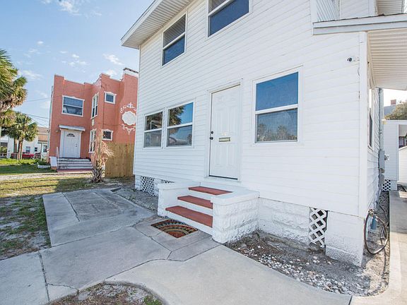 3rd image of 221 N Wild Olive Ave