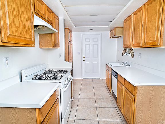 3rd image of 16341 Kinzie St
